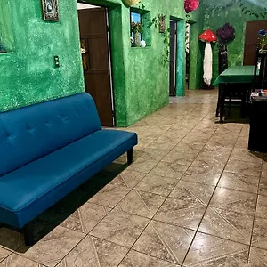 Wonderland B&B - Cozy Room In The Heart Of Antigua Hostal